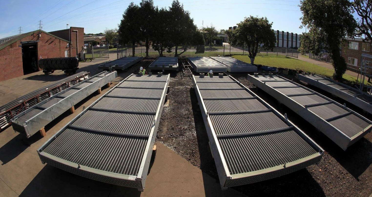 Air cooled heat exchanger panels arranged outdoors
